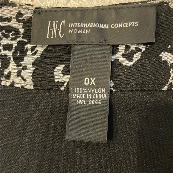 INC International Concepts Black and White Sleeveless Cut Out Tank Top GC - Picture 9 of 13